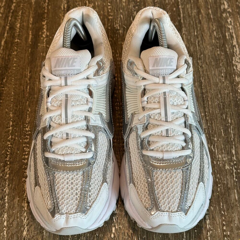 Nike Zoom Vomero 5 Sneakers Mesh Metallic Silver White Chrome Toe Womens Size 10 - Picture 3 of 15